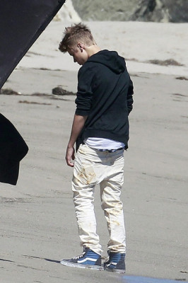 28.06 | Justin Bieber tirando fotos para um novo photoshoot em LA