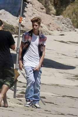 28.06 | Justin Bieber tirando fotos para um novo photoshoot em LA