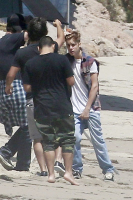 28.06 | Justin Bieber tirando fotos para um novo photoshoot em LA