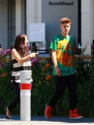 25.06 | Justin Bieber e Pattie passeando em Los Angeles