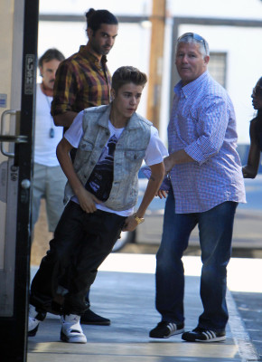 29.06 | Justin Bieber deixando restaurante em LA