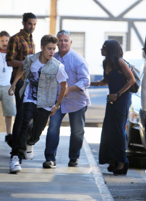 29.06 | Justin Bieber deixando restaurante em LA