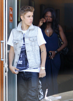 29.06 | Justin Bieber deixando restaurante em LA