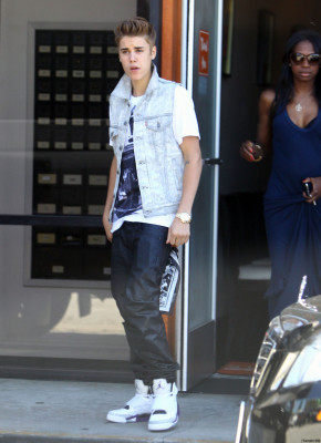 29.06 | Justin Bieber deixando restaurante em LA