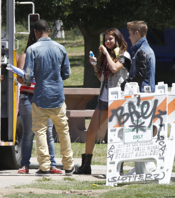 30.06 | Justin Bieber, Selena Gomez Khalil em Encino, Califórnia