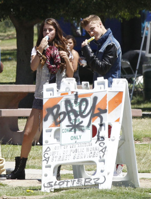 30.06 | Justin Bieber, Selena Gomez Khalil em Encino, Califórnia