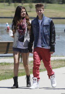 30.06 | Justin Bieber, Selena Gomez Khalil em Encino, Califórnia