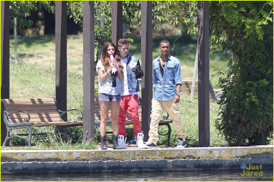 30.06 | Justin Bieber, Selena Gomez Khalil em Encino, Califórnia