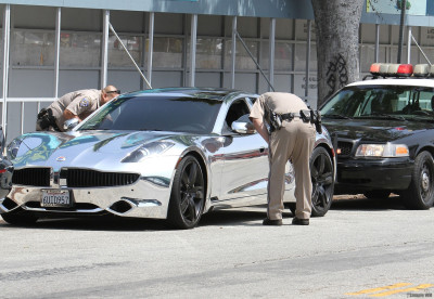 07.06 | Justin Bieber sendo multado por excesso de velocidade em Los Angeles