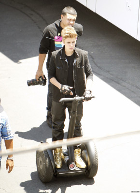 07.06 | Justin Bieber nos bastidores do clipe de As Long As You Love Me