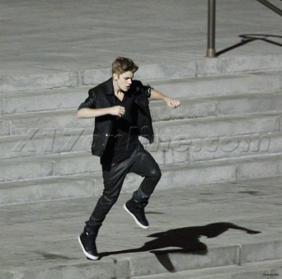 07.06 | Justin Bieber nos bastidores do clipe de As Long As You Love Me