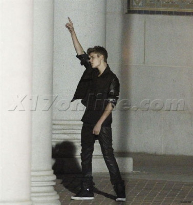 07.06 | Justin Bieber nos bastidores do clipe de As Long As You Love Me