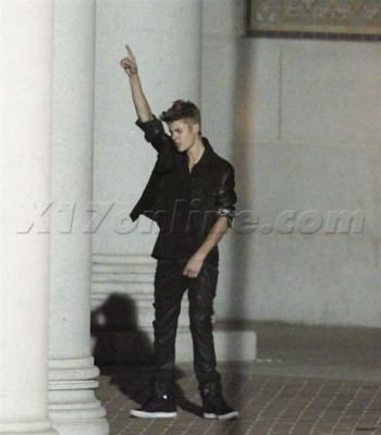 07.06 | Justin Bieber nos bastidores do clipe de As Long As You Love Me