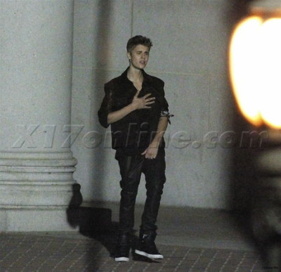 07.06 | Justin Bieber nos bastidores do clipe de As Long As You Love Me