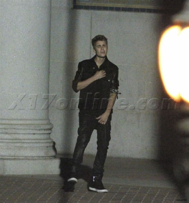 07.06 | Justin Bieber nos bastidores do clipe de As Long As You Love Me