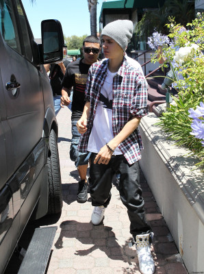 07.07 | Justin Bieber deixando restaurante em Los Angeles