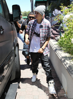 07.07 | Justin Bieber deixando restaurante em Los Angeles