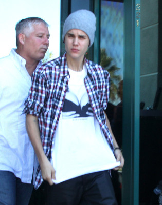 07.07 | Justin Bieber deixando restaurante em Los Angeles