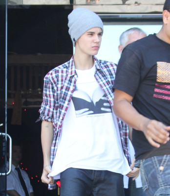 07.07 | Justin Bieber deixando restaurante em Los Angeles