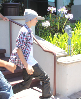 07.07 | Justin Bieber deixando restaurante em Los Angeles