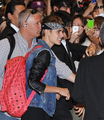 07.08 | Justin Bieber chegando no Japão