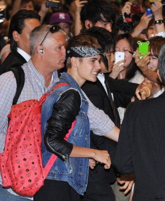 07.08 | Justin Bieber chegando no Japão