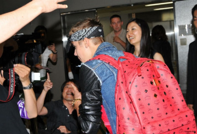 07.08 | Justin Bieber chegando no Japão