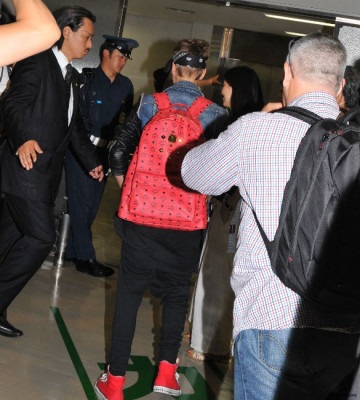 07.08 | Justin Bieber chegando no Japão