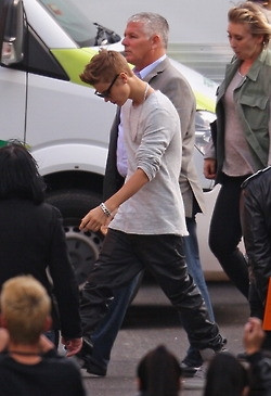 15.07 | Justin Bieber chegando no Australia's Got Talent