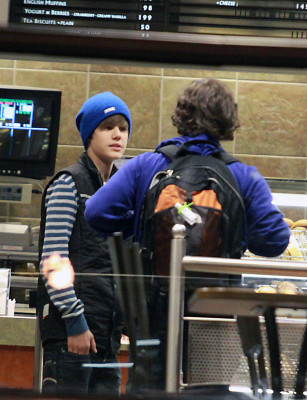 17.04 | Justin Bieber chegando no aeroporto em Toronto