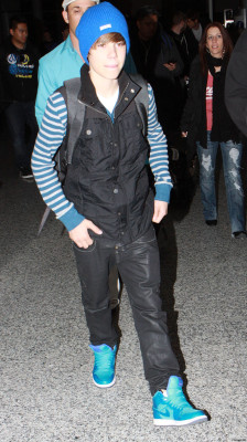 17.04 | Justin Bieber chegando no aeroporto em Toronto
