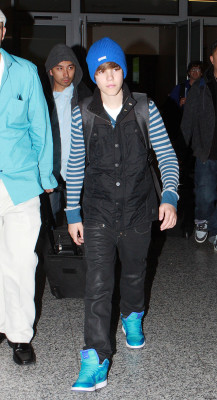 17.04 | Justin Bieber chegando no aeroporto em Toronto