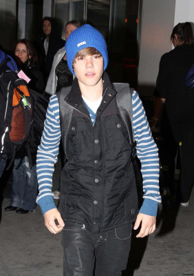 17.04 | Justin Bieber chegando no aeroporto em Toronto