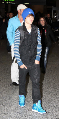 17.04 | Justin Bieber chegando no aeroporto em Toronto