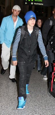 17.04 | Justin Bieber chegando no aeroporto em Toronto