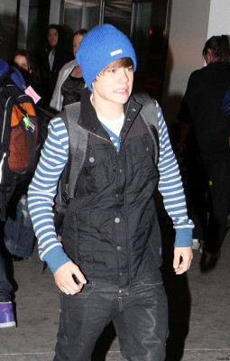 17.04 | Justin Bieber chegando no aeroporto em Toronto