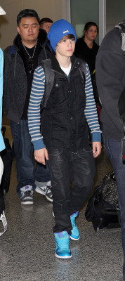 17.04 | Justin Bieber chegando no aeroporto em Toronto