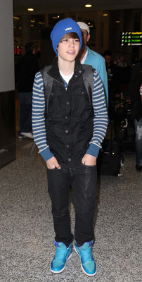 17.04 | Justin Bieber chegando no aeroporto em Toronto