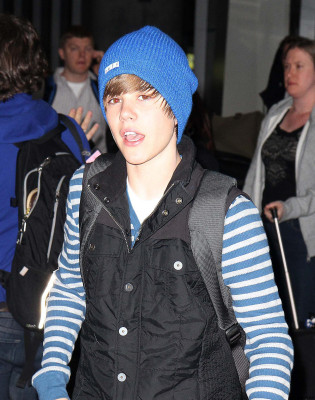 17.04 | Justin Bieber chegando no aeroporto em Toronto