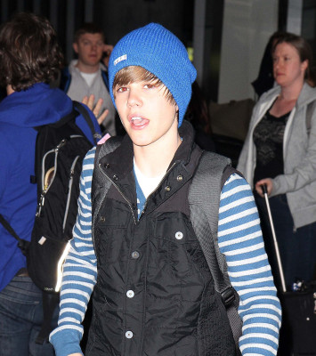 17.04 | Justin Bieber chegando no aeroporto em Toronto
