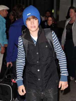 17.04 | Justin Bieber chegando no aeroporto em Toronto