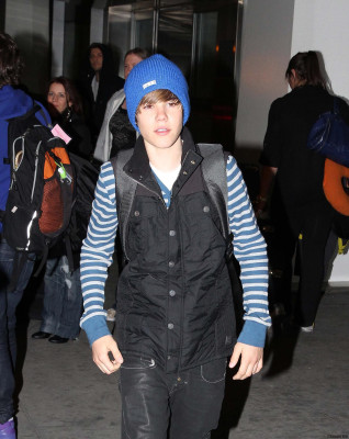 17.04 | Justin Bieber chegando no aeroporto em Toronto