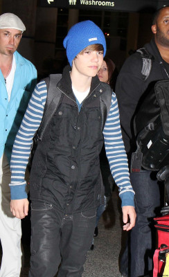 17.04 | Justin Bieber chegando no aeroporto em Toronto