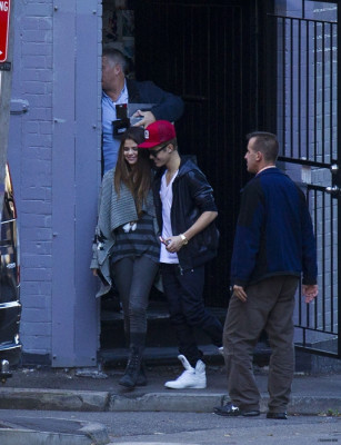 17.07 | Justin Bieber e Selena Gomez fazendo compras na Austrália
