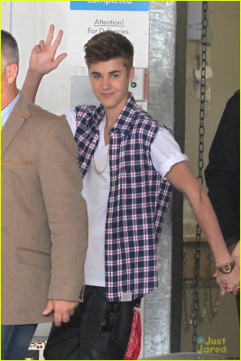 19.07 | Justin Bieber deixando seu hotel na Nova Zelândia