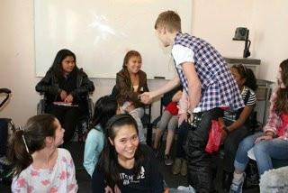19.07 | Justin Bieber visitando hospital na Nova Zelândia
