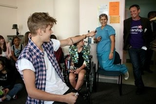 19.07 | Justin Bieber visitando hospital na Nova Zelândia