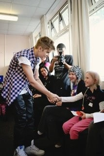 19.07 | Justin Bieber visitando hospital na Nova Zelândia