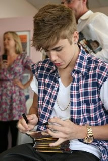19.07 | Justin Bieber visitando hospital na Nova Zelândia
