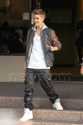 20.07 | Justin Bieber deixando o hotel Langham Hotel